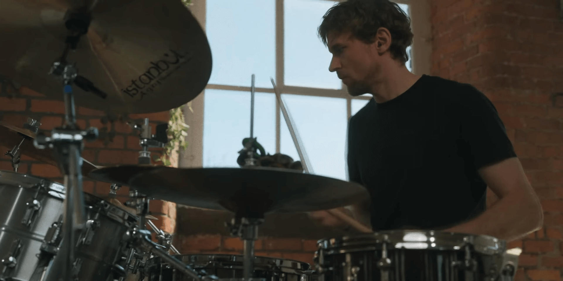 GoGo Penguin - Fallowfield Loops 4-13 screenshot